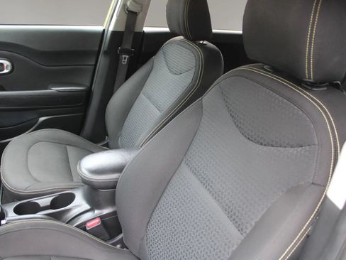 Used 2015 Kia Soul + FWD image 15