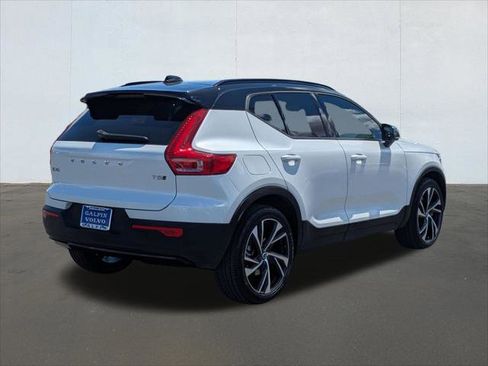 Used 2021 Volvo XC40 T5 R-Design w/ Climate Package AWD/4WD image 5