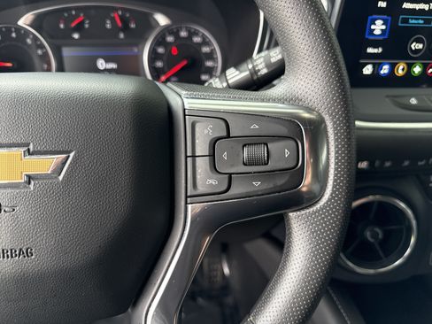 Used 2025 Chevrolet Blazer LT AWD/4WD image 19