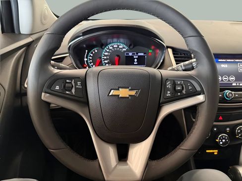 Used 2020 Chevrolet Trax LT w/ Driver Confidence Package AWD/4WD image 17