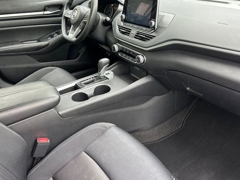 Used 2022 Nissan Altima 2.5 SV FWD image 11