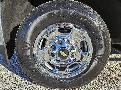 Used 2015 Chevrolet Silverado 2500 W/T AWD/4WD image 46