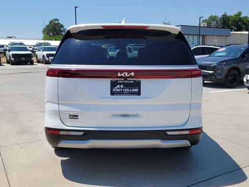 Used 2024 Kia Carnival EX FWD image 4