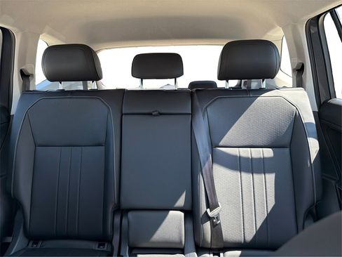 Used 2023 Volkswagen Tiguan SE image 15