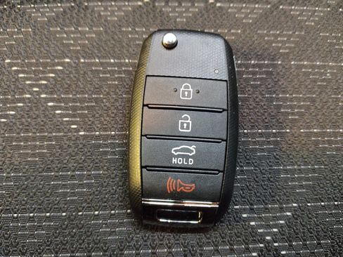 Used 2023 Kia Rio S image 32