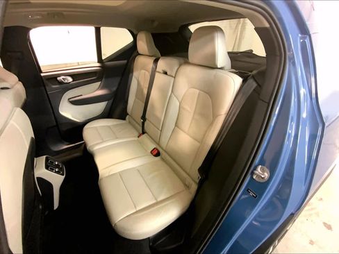 Used 2023 Volvo XC40 B5 Ultimate w/ Protection Package Premier image 21