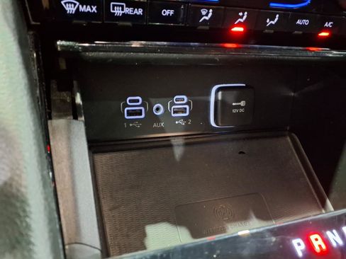 Used 2023 Jeep Grand Cherokee Laredo w/ Luxury Tech Group I AWD/4WD image 15