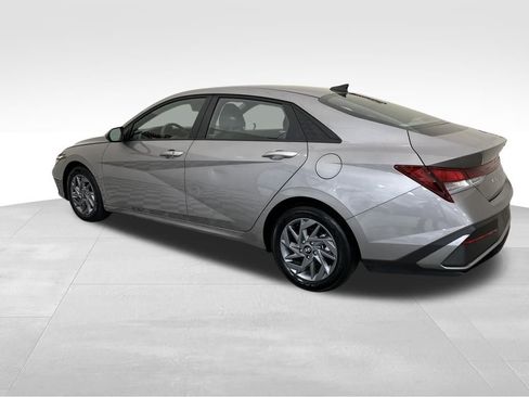 Used 2024 Hyundai Elantra SEL image 17