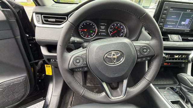 Used 2022 Toyota RAV4 XLE Premium FWD image 20