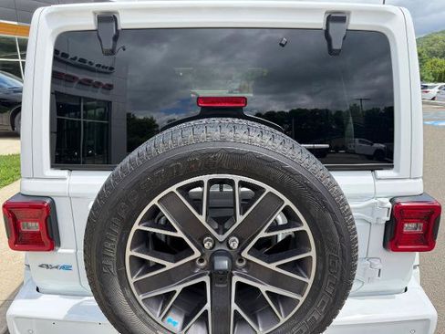 Used 2023 Jeep Wrangler Unlimited Sahara AWD/4WD image 6