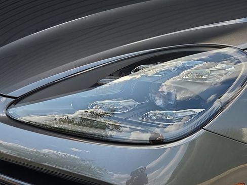 Certified 2023 Porsche Cayenne Turbo AWD/4WD image 25