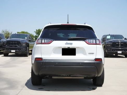 Used 2019 Jeep Cherokee Latitude Plus w/ Comfort/Convenience Group FWD image 6