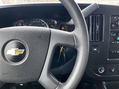 Used 2018 Chevrolet Express 3500 LT w/ LT Preferred Equipment Group image 17