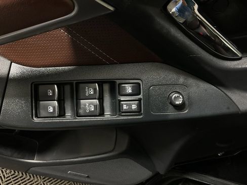 Used 2017 Subaru Forester 2.5i Touring AWD/4WD image 22
