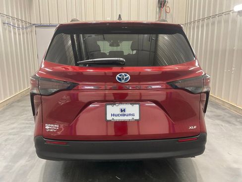 Used 2025 Toyota Sienna XLE FWD image 26