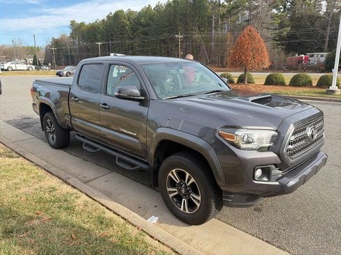Used 2016 Toyota Tacoma TRD Sport w/ Towing Package RWD image 10