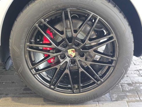 Used 2024 Porsche Cayenne S AWD/4WD image 11