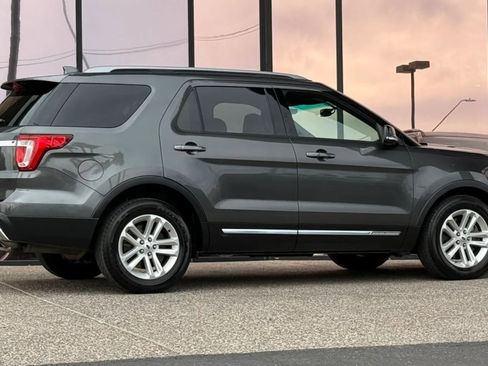 Used 2017 Ford Explorer XLT w/ Equipment Group 202A FWD image 13