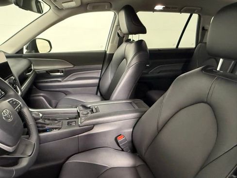 Used 2024 Toyota Grand Highlander XLE image 28