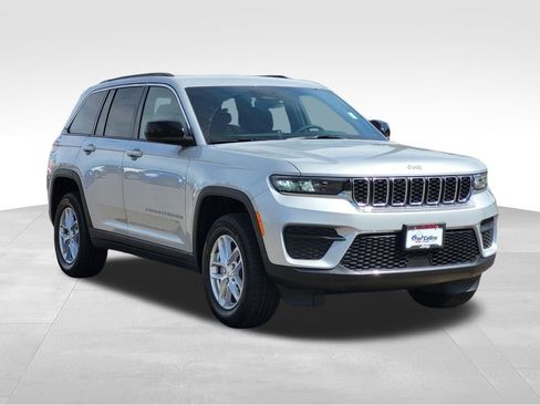 New 2026 Jeep Grand Cherokee Laredo image 3