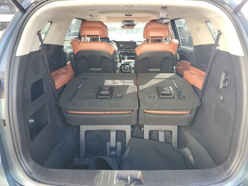 Used 2022 Kia Carnival SX Prestige image 8
