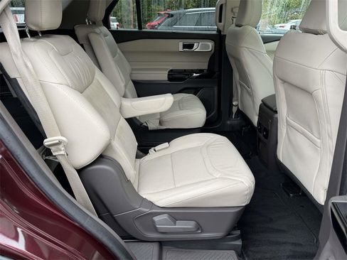 Used 2022 Ford Explorer Platinum w/ Equipment Group 601A image 14