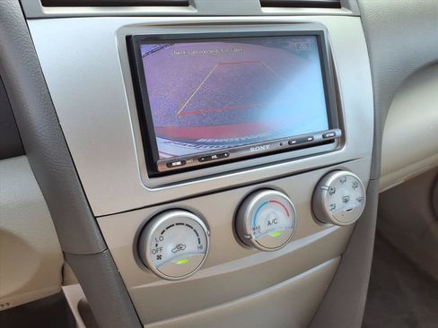 Used 2010 Toyota Camry LE FWD image 37