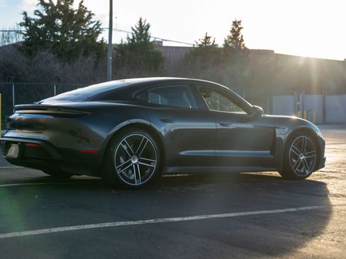 Used 2025 Porsche Taycan image 4