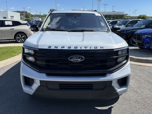 Used 2025 Ford Expedition Max Active AWD/4WD image 3