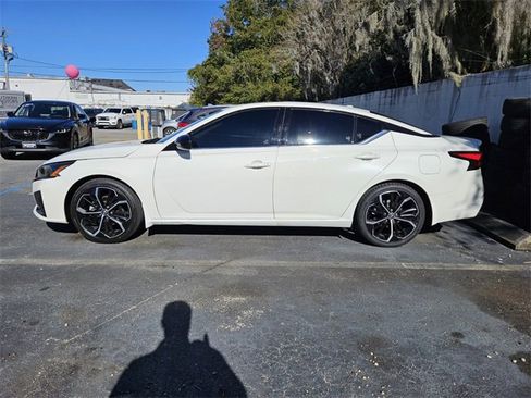 Used 2024 Nissan Altima 2.5 SR w/ SR Premium Package image 10