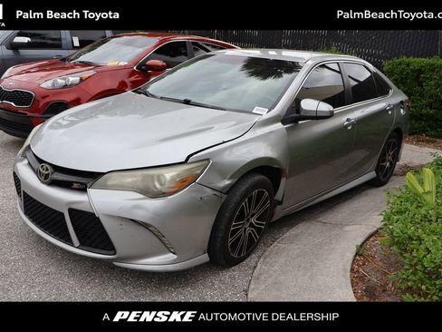 Used 2016 Toyota Camry SE image 1