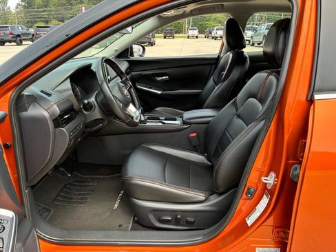 Used 2025 Nissan Sentra SR w/ SR Premium Package FWD image 12