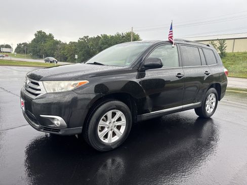 Used 2012 Toyota Highlander FWD w/ Tech Pkg image 2