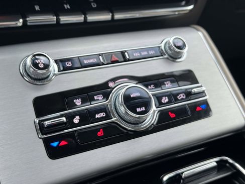 Used 2022 Lincoln Aviator Standard w/ Premium Package image 31