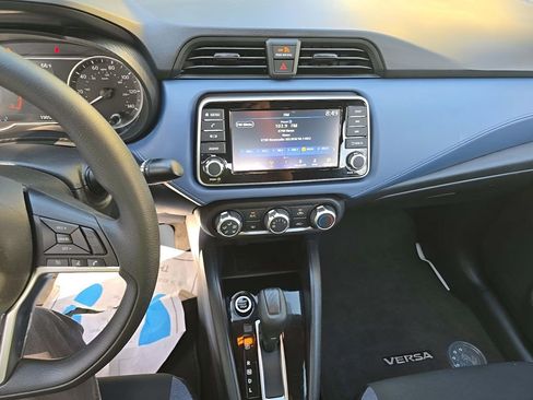 Used 2025 Nissan Versa SV image 5