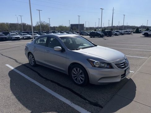 Used 2011 Honda Accord EX-L image 2