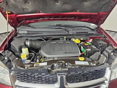 Used 2019 Dodge Grand Caravan SXT image 11