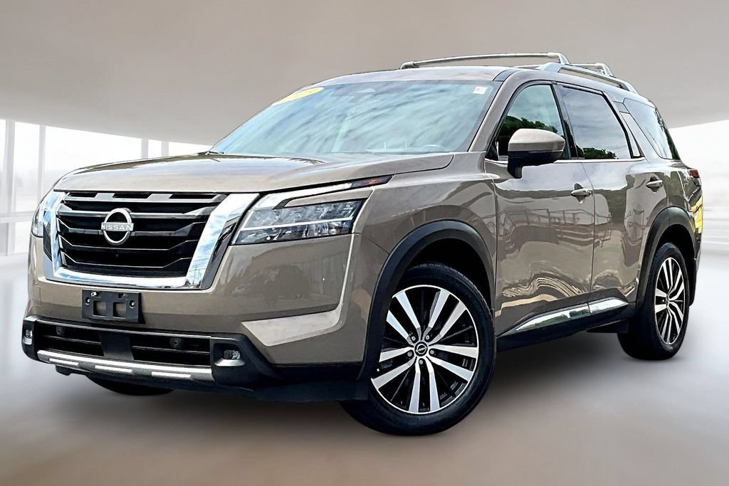 Used 2023 Nissan Pathfinder Platinum w/ Cargo Package AWD/4WD image 3