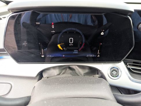 Used 2025 Chevrolet Trax LT w/ Driver Confidence Package FWD image 21
