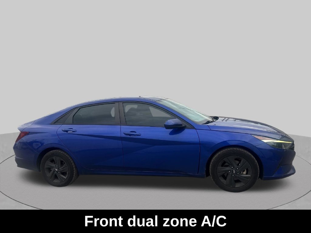 Used 2023 Hyundai Elantra SEL w/ Preferred Accessory Package FWD image 7