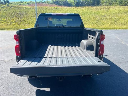 Used 2022 Chevrolet Silverado 1500 LT AWD/4WD image 32