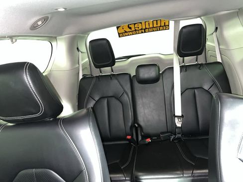 Used 2023 Chrysler Pacifica Touring-L image 25