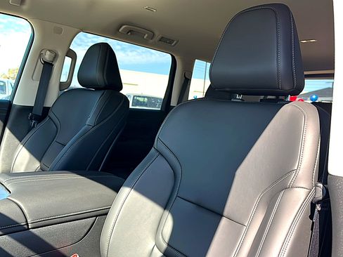 New 2025 Nissan Armada SV image 11