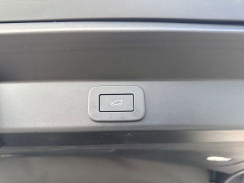 Used 2025 Land Rover Range Rover Sport SV Edition Two image 31