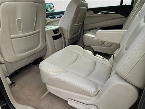 Used 2020 Cadillac Escalade ESV Luxury image 19