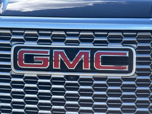 Used 2023 GMC Yukon XL Denali w/ Denali Reserve Package AWD/4WD image 9