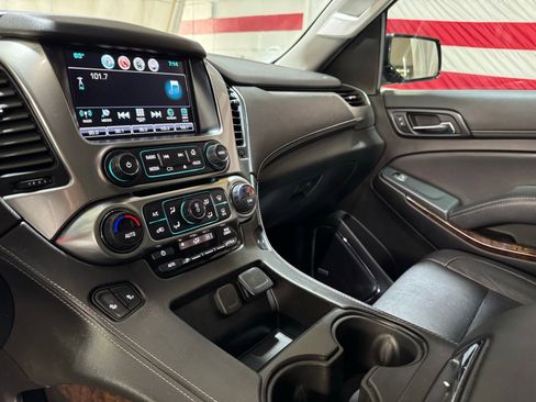 Used 2019 Chevrolet Suburban LT image 22