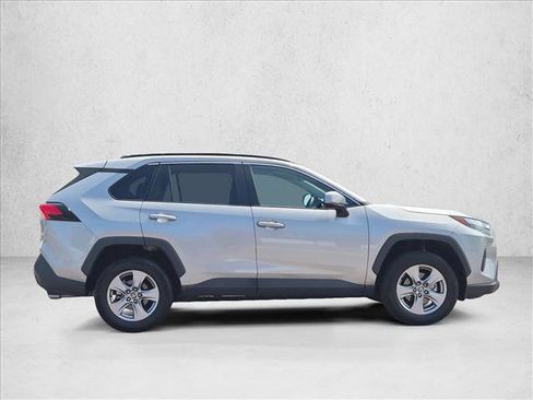 Used 2023 Toyota RAV4 XLE AWD/4WD image 4