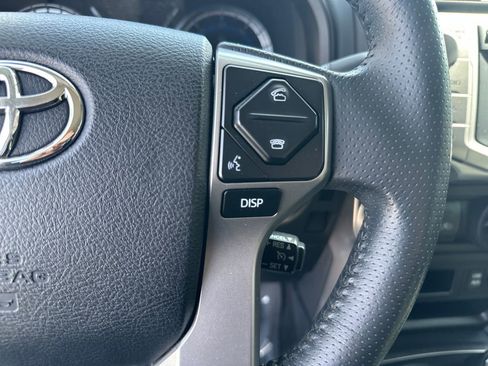 Used 2018 Toyota 4Runner SR5 AWD/4WD image 20