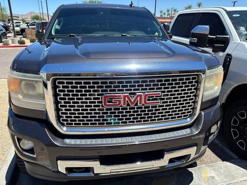 Used 2016 GMC Sierra 2500 Denali w/ Duramax Plus Package AWD/4WD image 4